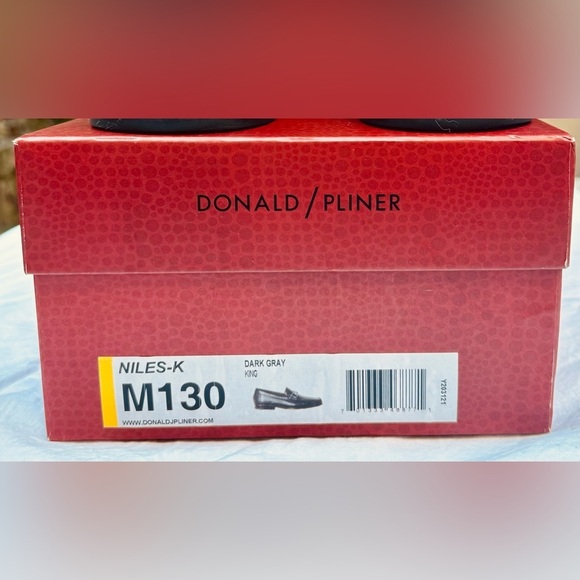 DONALD J. PLINER Dacio Loafers main image 9